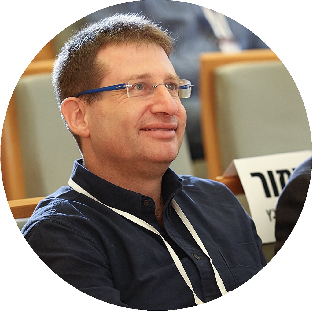 נדב דוידוביץ לאתר